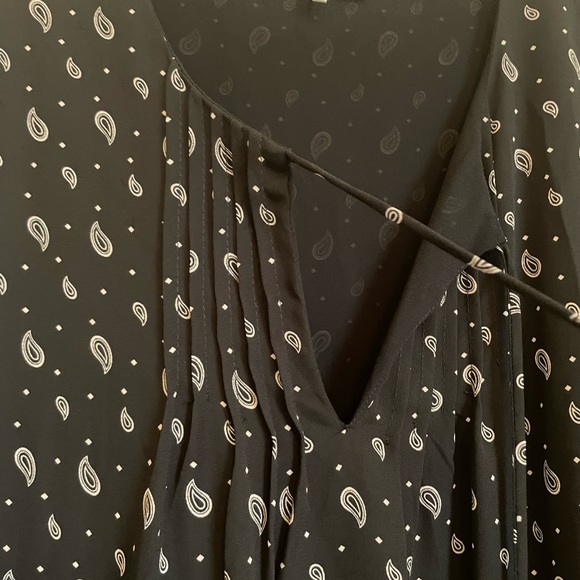 AVALEIGH Black and White Paisley Print Dress - Picture 9 of 12